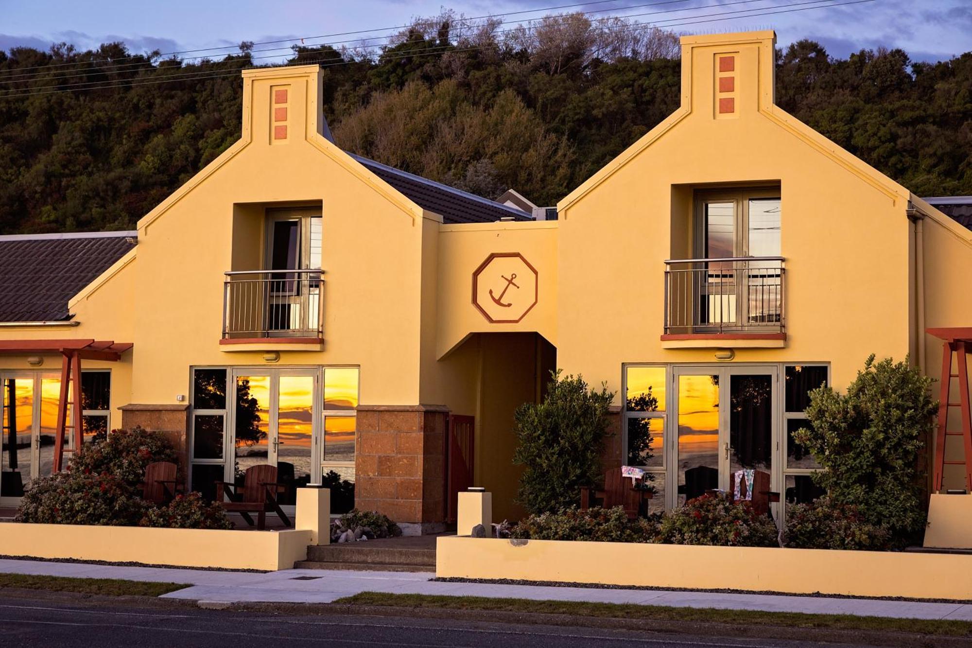 The Anchor Inn Beachfront Motel 카이코라 외부 사진