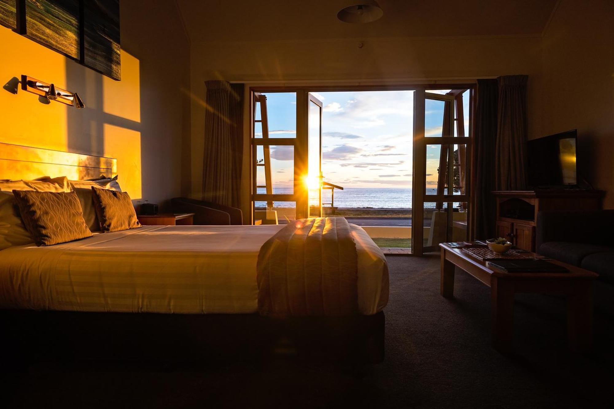 The Anchor Inn Beachfront Motel 카이코라 외부 사진